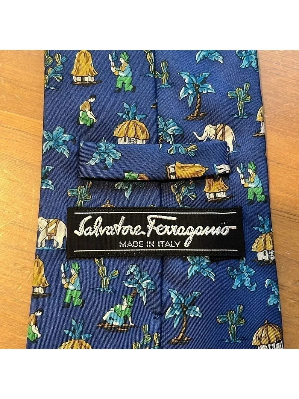 SALVATORE FERRAGAMO Mens Elephant Palm Tree Hut Print Navy Blue Silk Tie